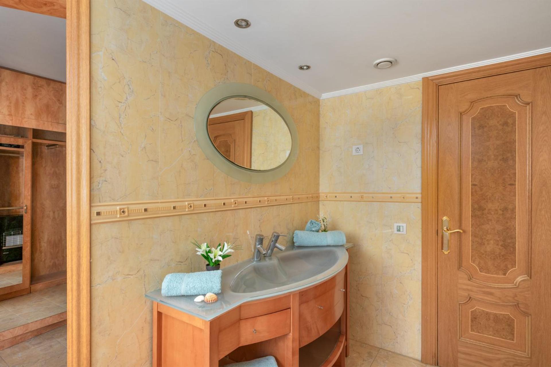Beachfront, Two Bed- & Bathrooms, Private Parking Fuengirola Exteriér fotografie