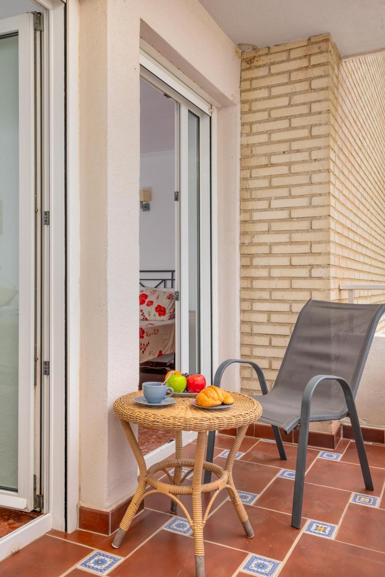 Beachfront, Two Bed- & Bathrooms, Private Parking Fuengirola Exteriér fotografie