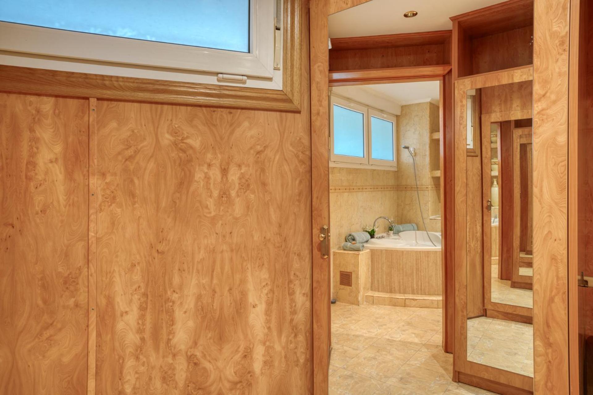 Beachfront, Two Bed- & Bathrooms, Private Parking Fuengirola Exteriér fotografie