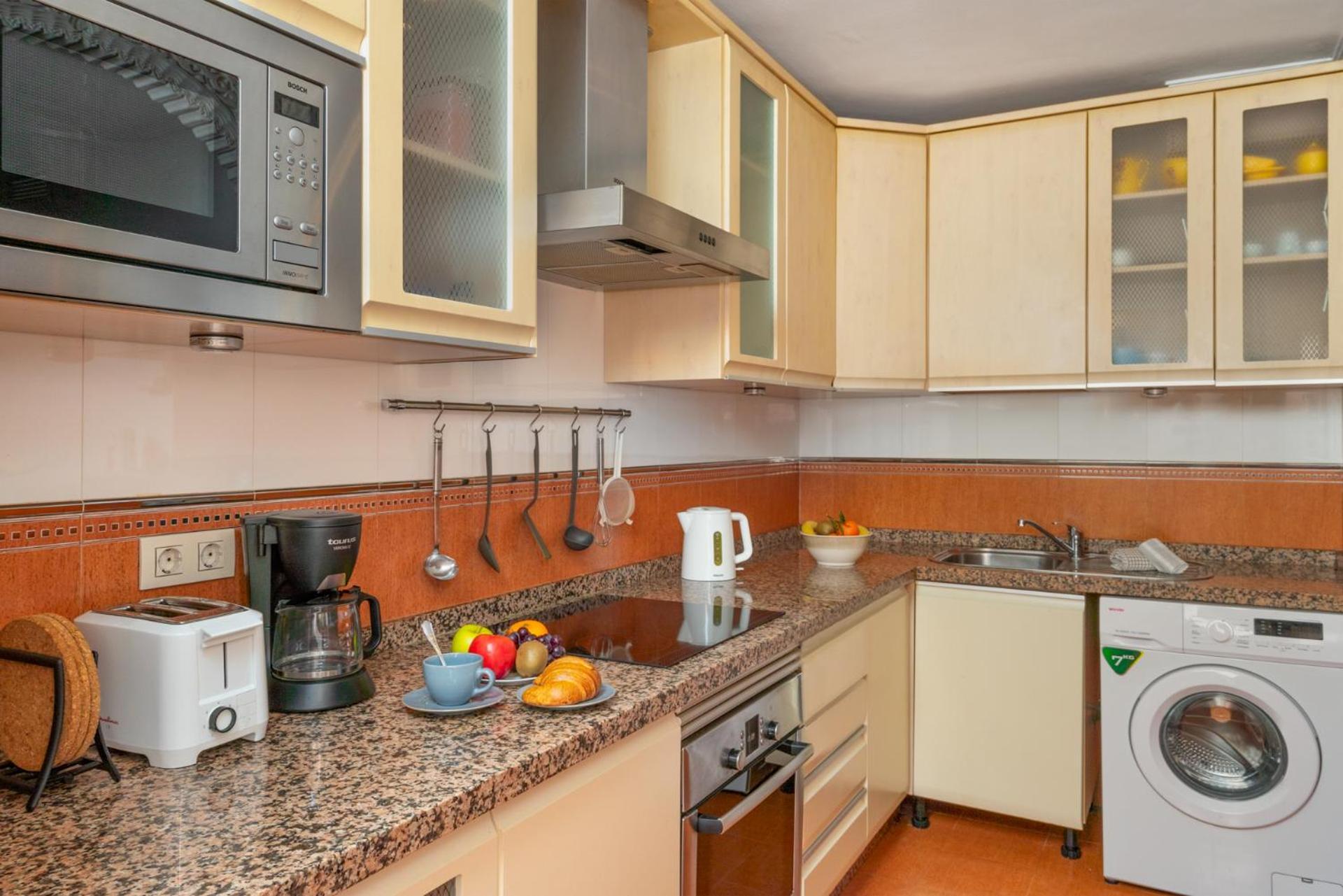 Beachfront, Two Bed- & Bathrooms, Private Parking Fuengirola Exteriér fotografie